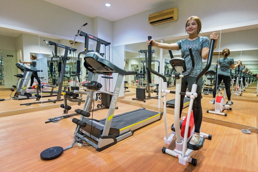 The Pros & Cons of Treadmills and Cross Trainer Aerobic Gym Equipment